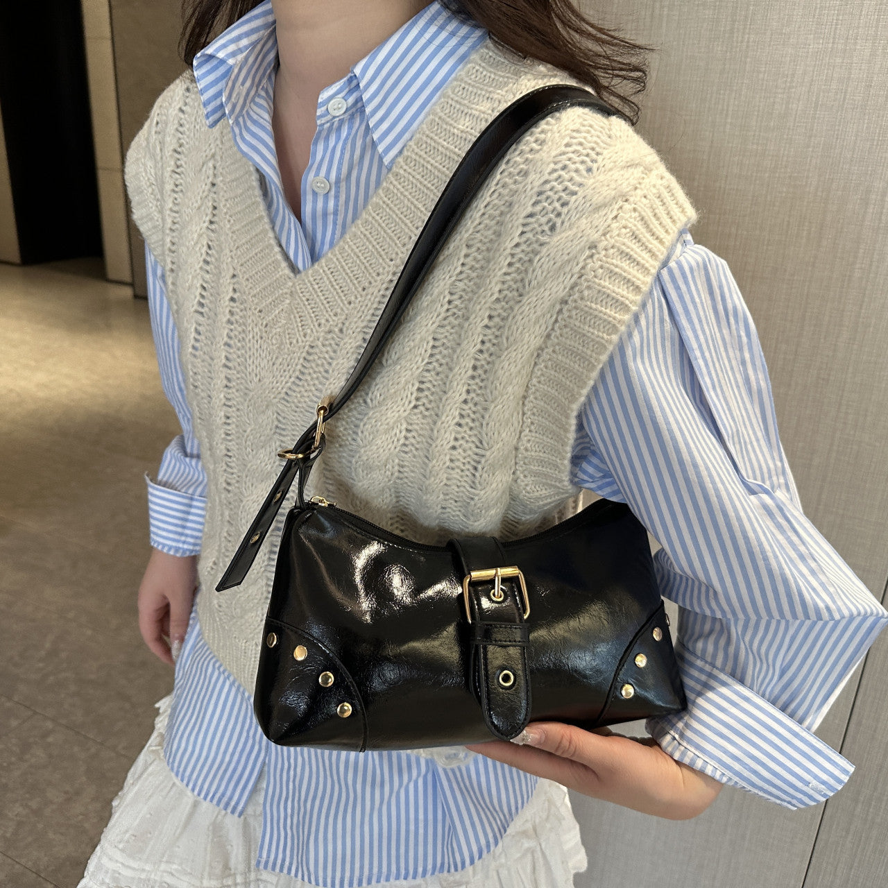 Women's Retro Rivet Shoulder Bag – PU Leather Medium Crossbody for Daily Wear