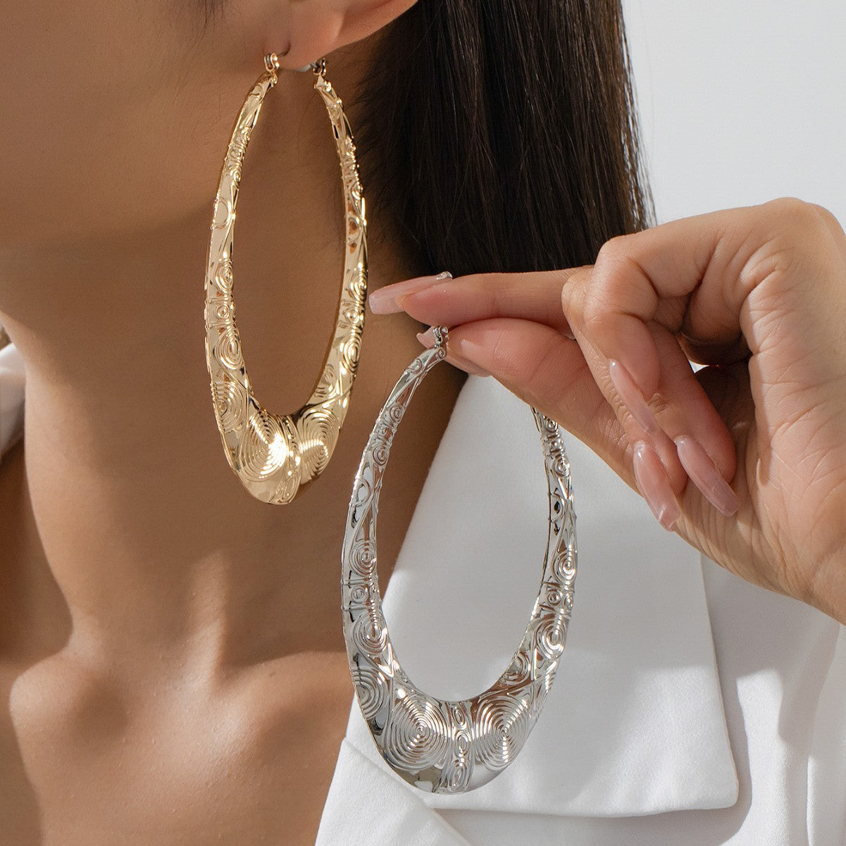 Retro Oval Metal Earrings for Women – Geometric Textured Fashion Jewelry