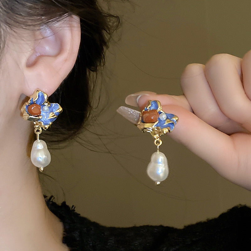 Women’s Pearl Drop Earrings – Retro Geometric Silver Needle Design