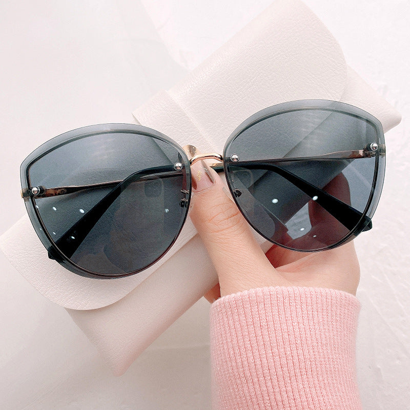 Oversized Butterfly Sunglasses for Women – Gradient Lens UV400 Frameless Shades