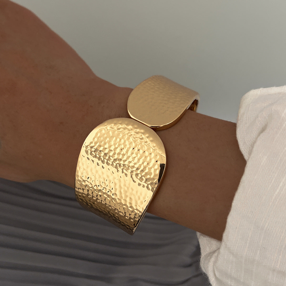 Bold Hammered Texture Cuff Bracelet for Women – High Color Retention Alloy Jewelry