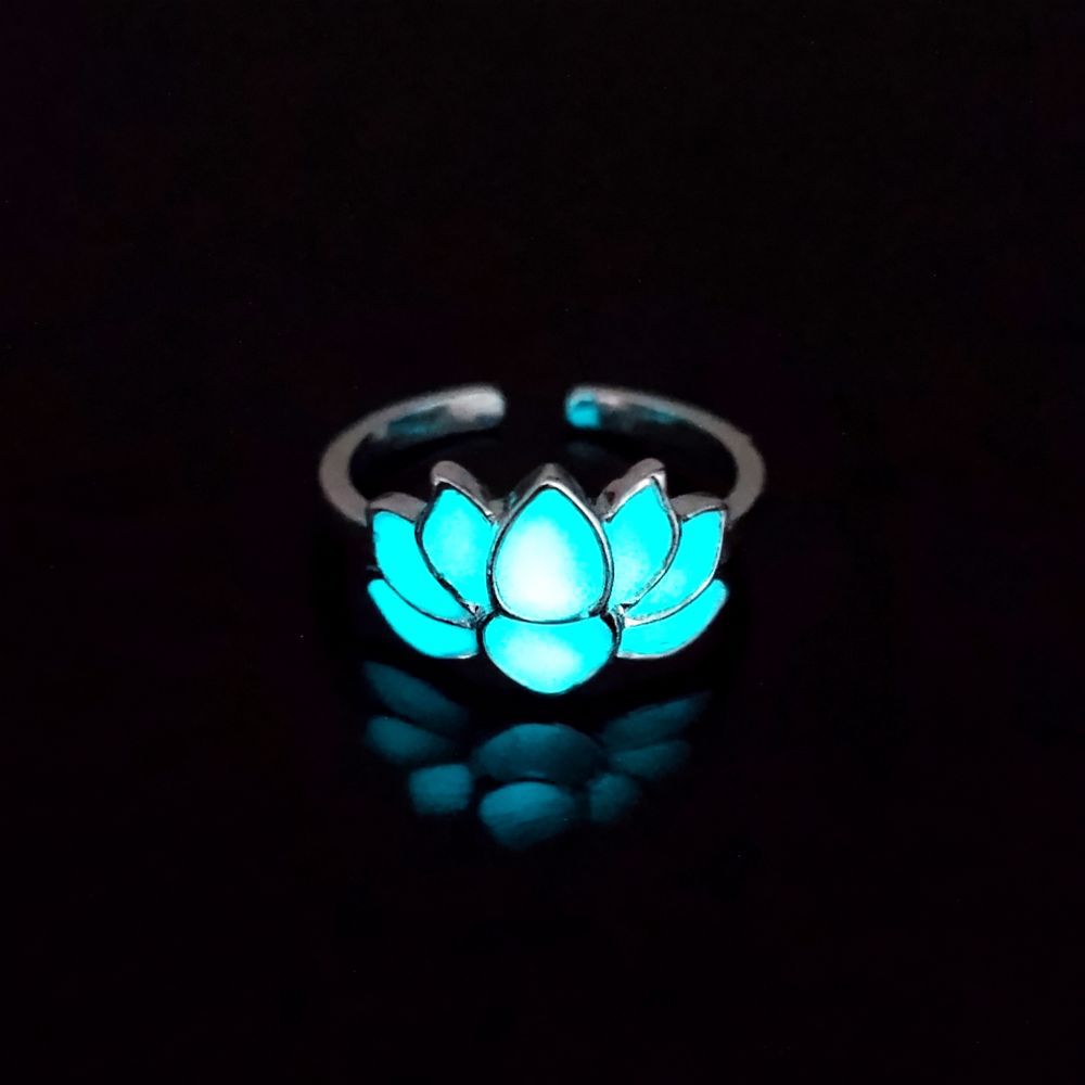 Unisex Luminous Lotus Flower Ring – Zinc Alloy Yoga Energy Ring | Glow-in-the-Dark Jewelry