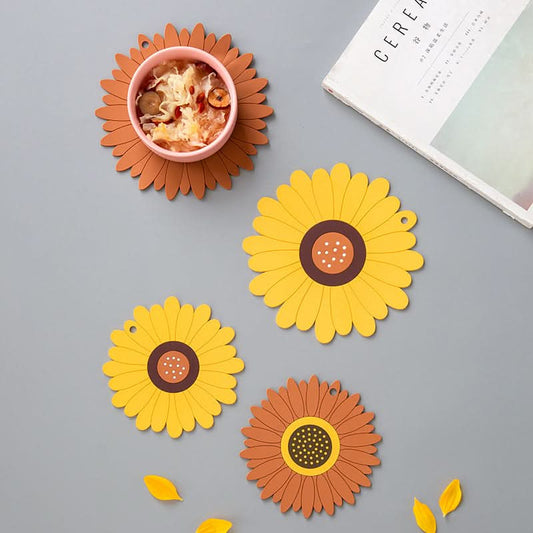 Irregular Floral Shaped PVC Heat-Resistant Coasters – For Dining Table (Pack of 2)