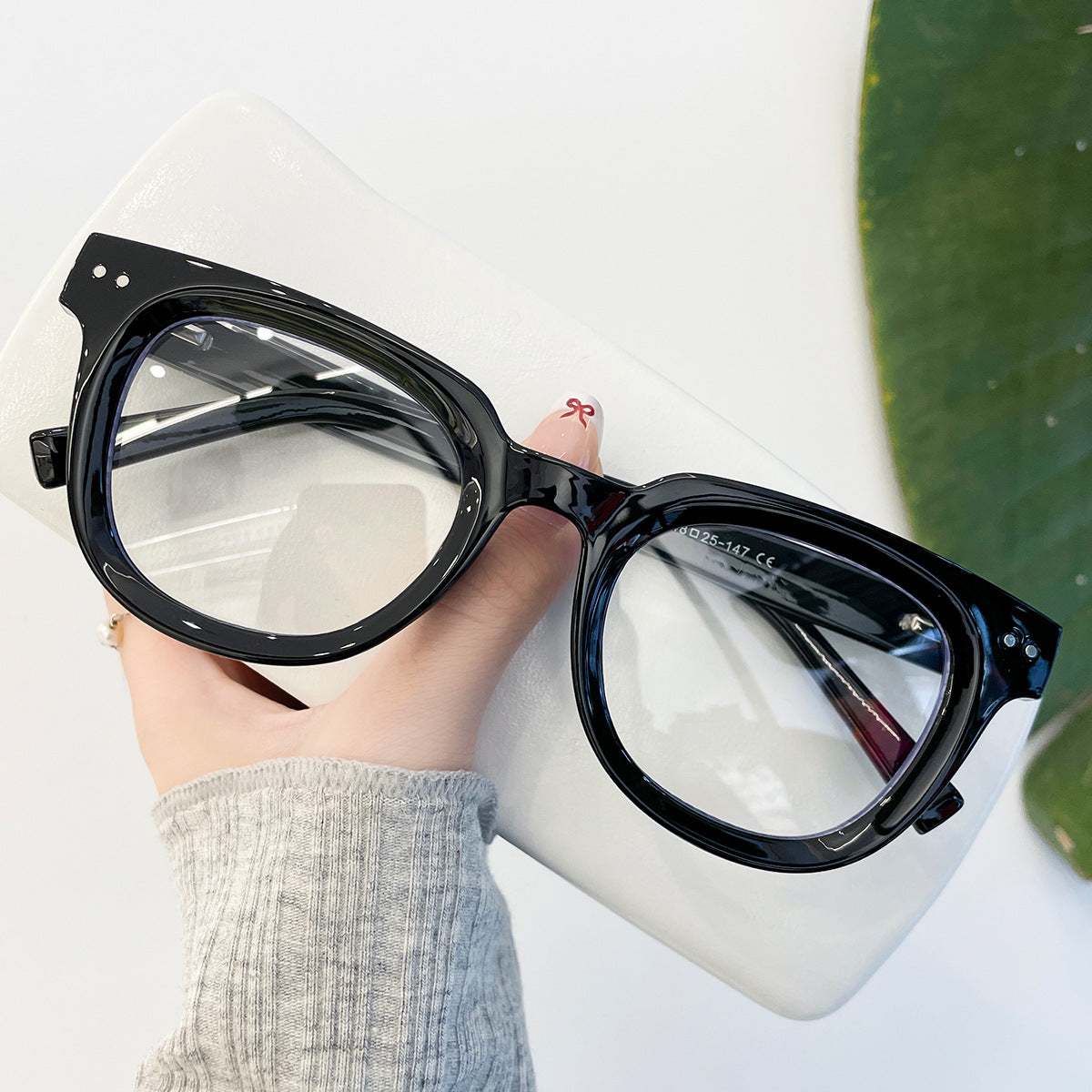 Retro Thick Frame Blue Light Glasses – Unisex TR90, Myopia-Ready