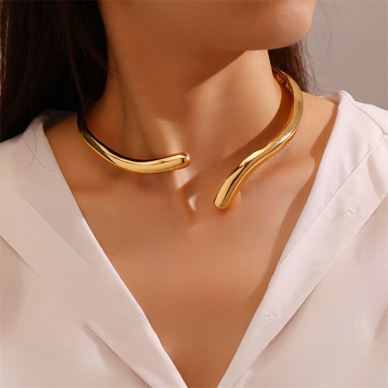 Modern Gold Open Choker Necklace – Abstract Metal Collar for Women