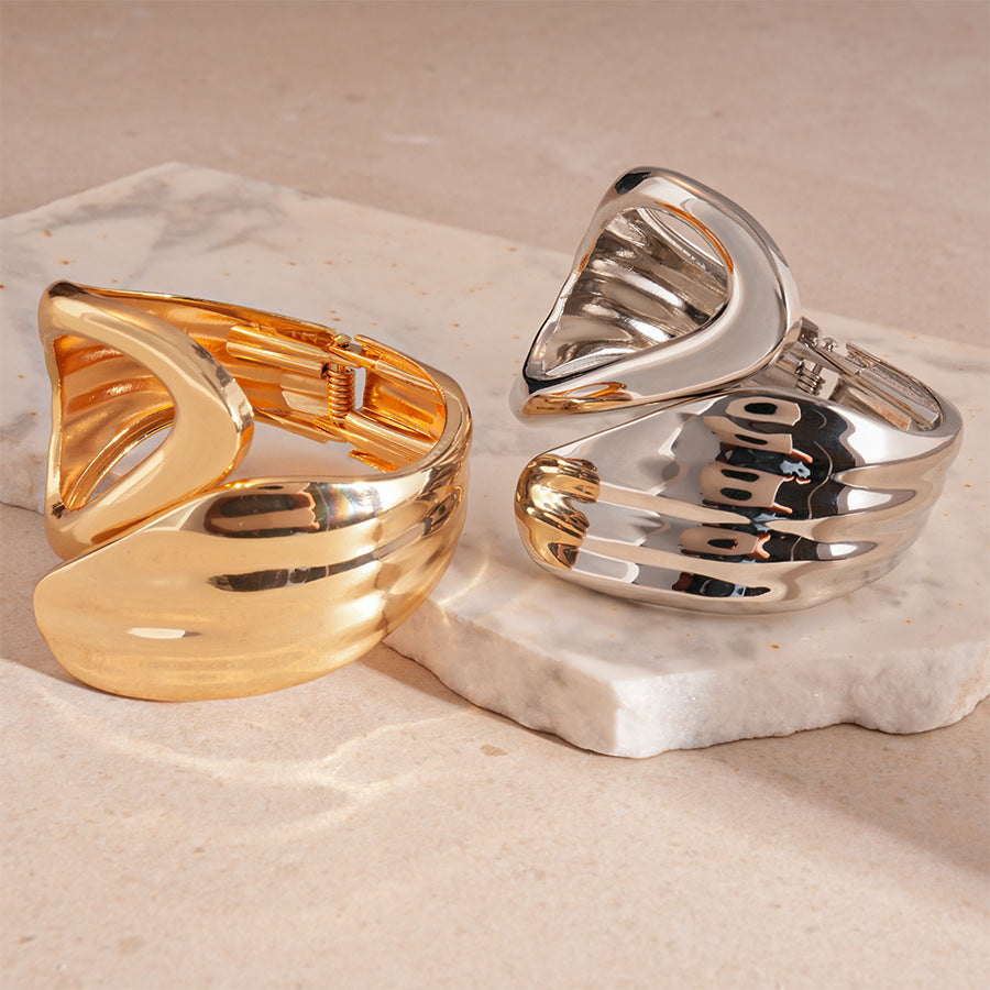 Modern Bold Fluid Curve Open Cuff Bracelet – Stylish Women’s Alloy Jewelry