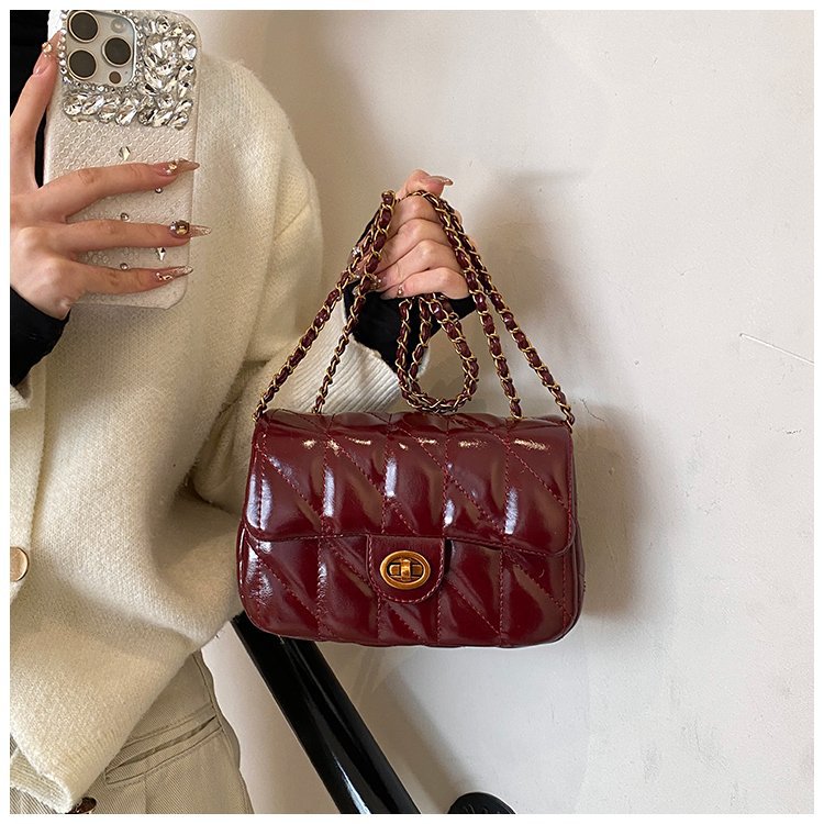 Trendy Chain Shoulder Bag for Women – Small PU Crossbody with Cover Flap