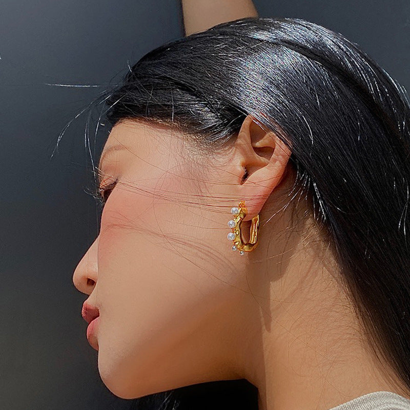 Bold Luxe Pearl Accent U-Shaped Earrings – Fashion Statement Jewelry for Women