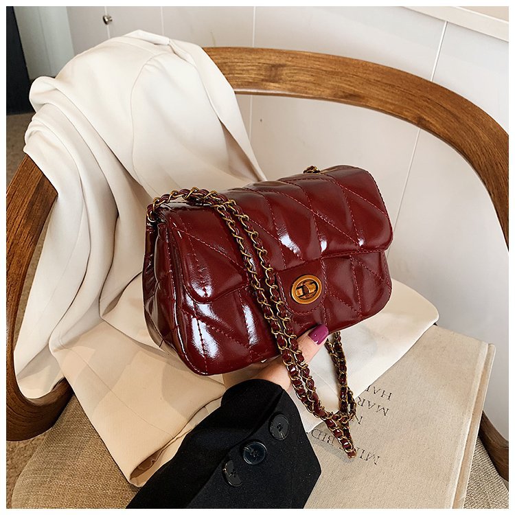 Trendy Chain Shoulder Bag for Women – Small PU Crossbody with Cover Flap