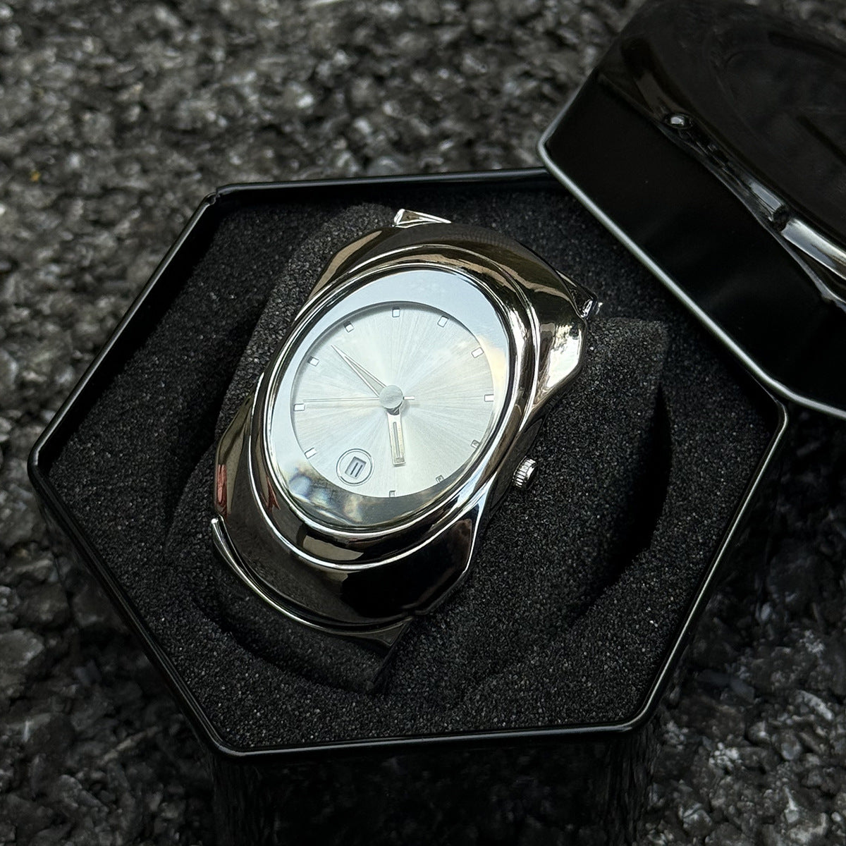 Men's Trendy Quartz Watch – Oval Dial Alloy Strap, Waterproof Fashion Timepiece