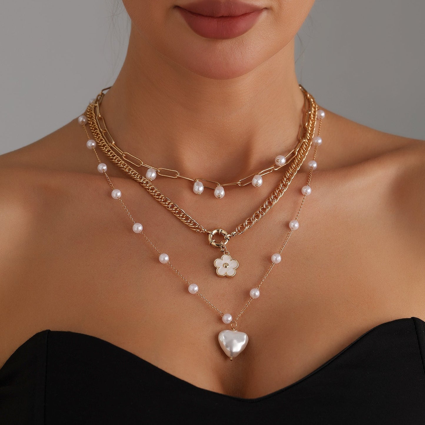 Retro Pearl Heart Necklace – Gold-Plated Five-Petal Flower Pendant for Women