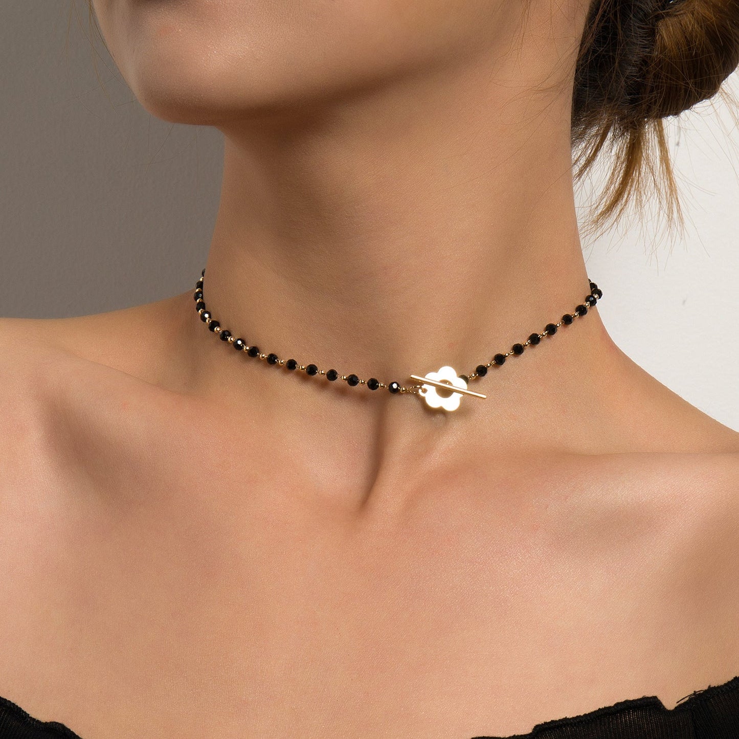 Black Crystal Beaded Flower Necklace for Women – Minimalist Short Choker Jewelry
