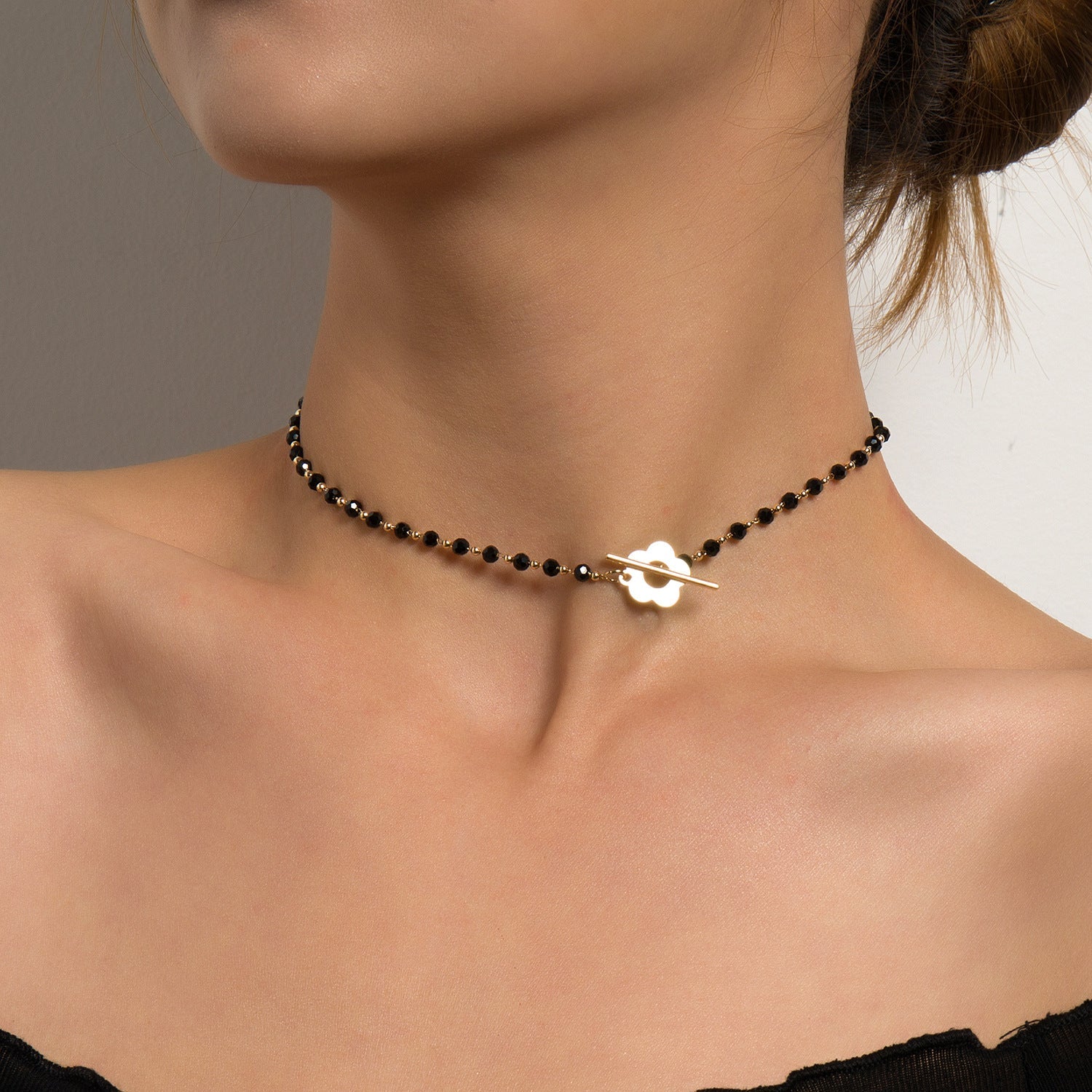 Black Crystal Beaded Flower Necklace for Women – Minimalist Short Choker Jewelry
