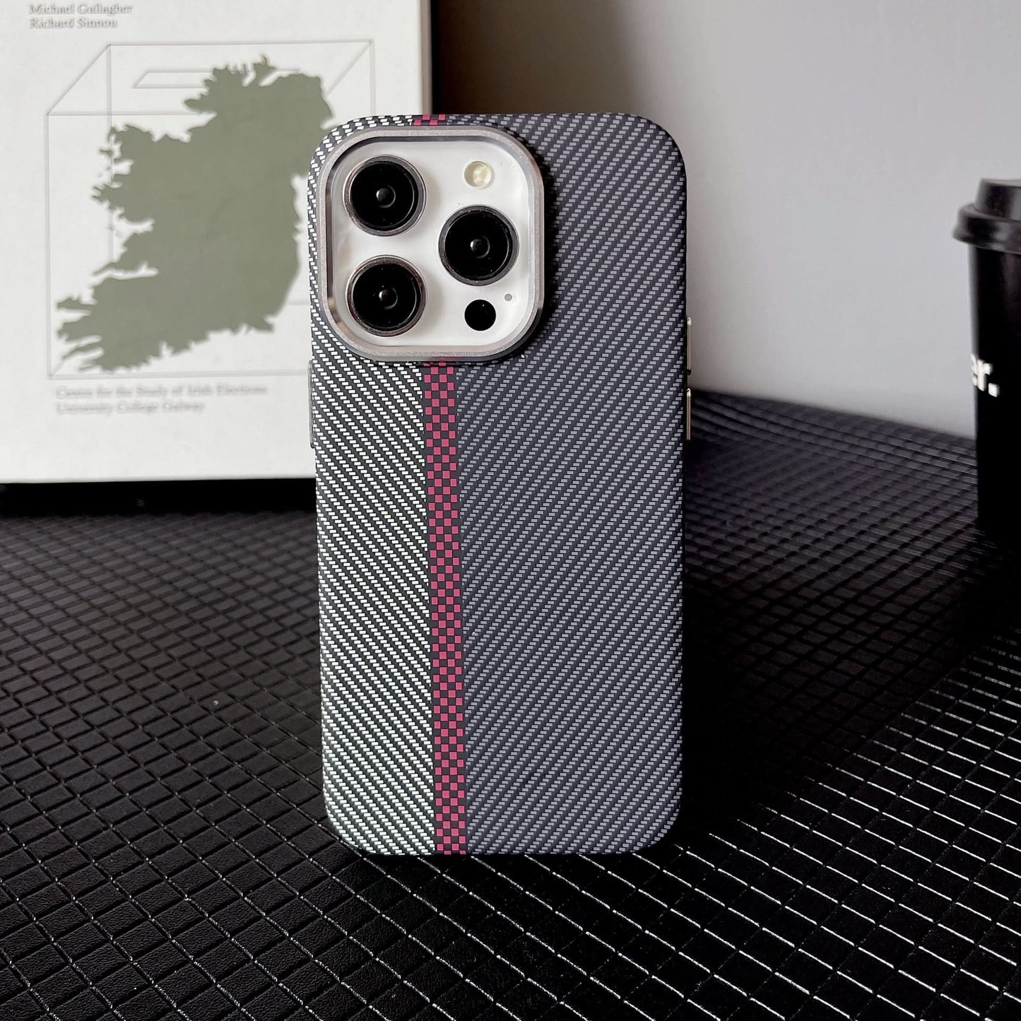 Magnetic Kevlar iPhone Case – Shockproof Carbon Fiber