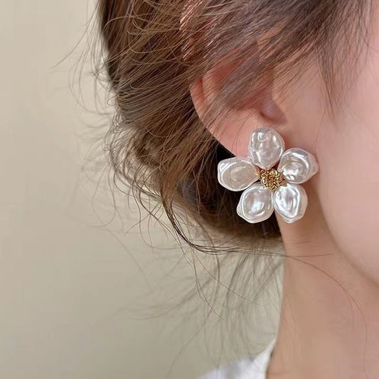 Baroque Pearl Flower Earrings – Korean Light Luxury Jewelry for Women