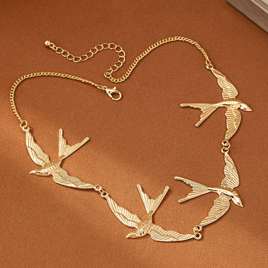 Gold Swallow Pendant Necklace – Elegant Bird Design Fashion Jewelry for Women