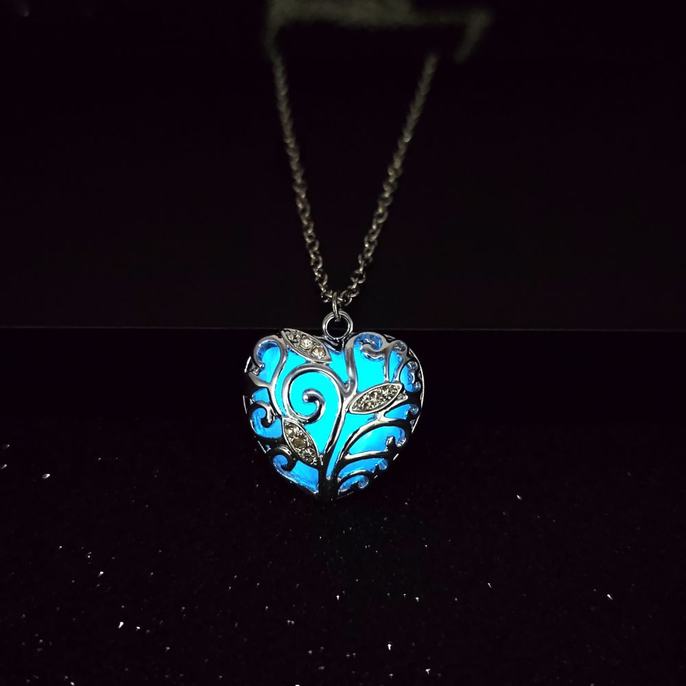 Luminous Heart Ocean Pendant Necklace – Titanic-Inspired Love Unisex Jewelry