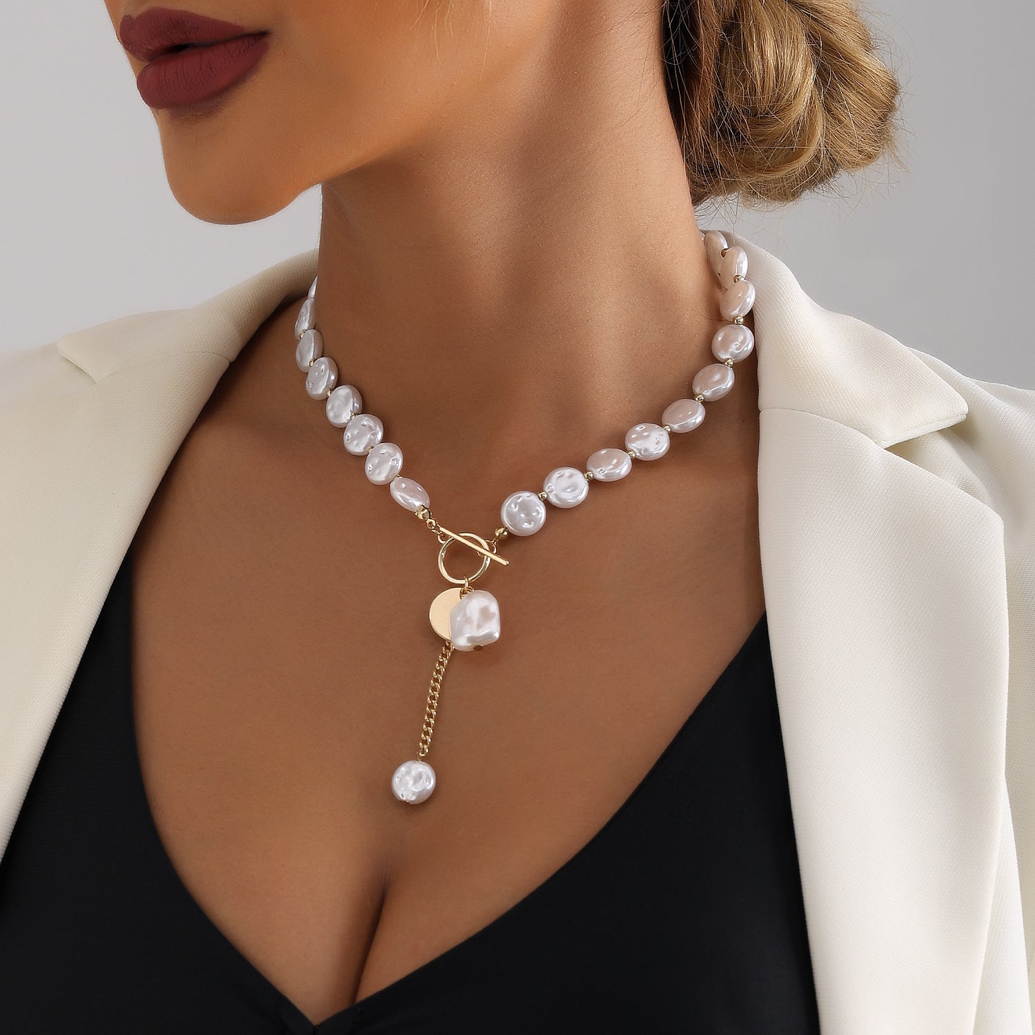 Baroque Pearl Tassel Necklace for Women – Elegant Gold Clavicle Chain Jewelry