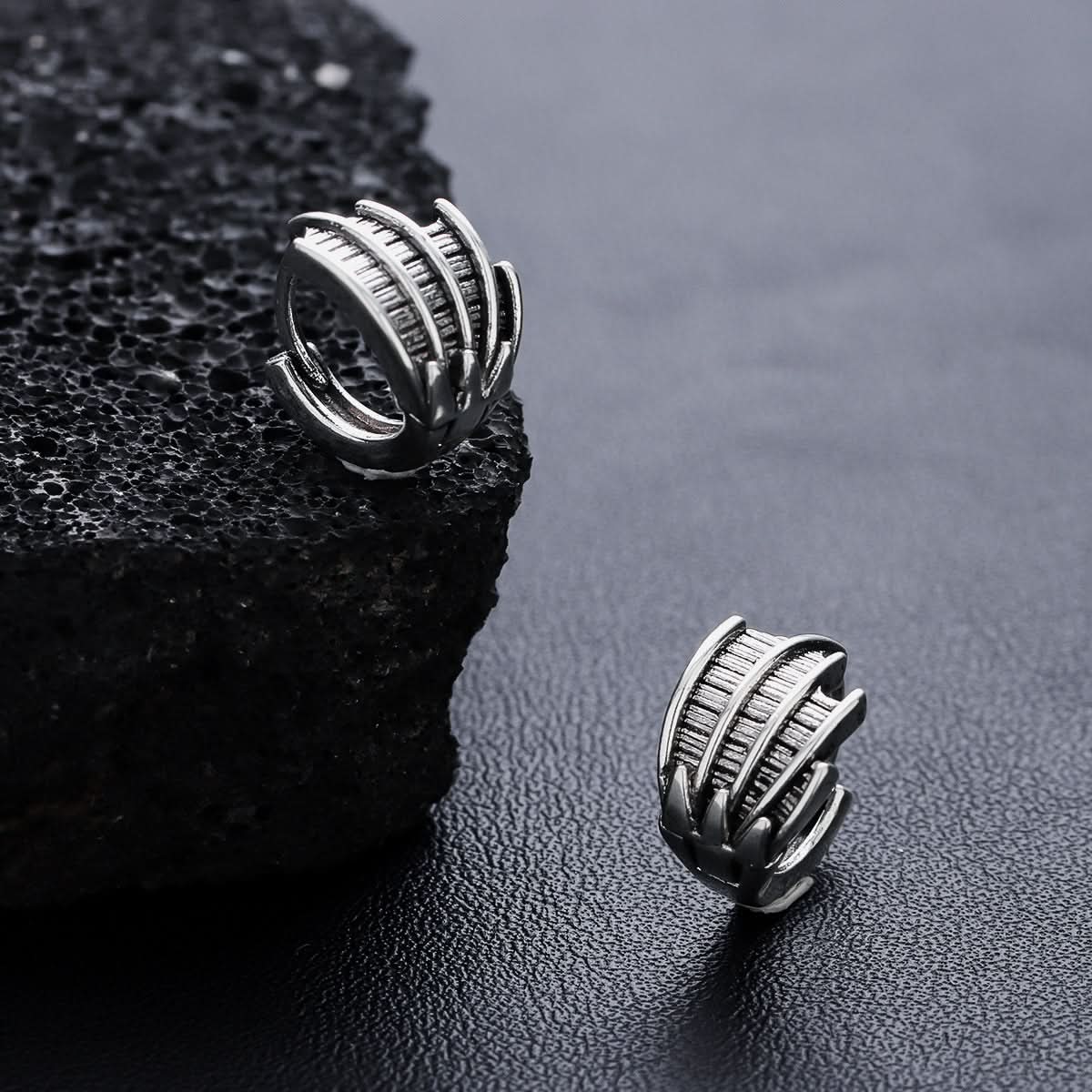 Hip-Hop Devil Wing Earrings – Edgy Geometric Ear Clips Unisex Jewelry