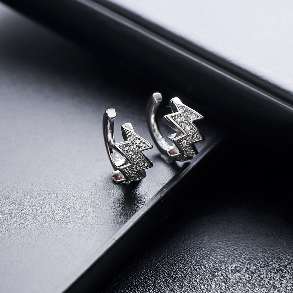 Unisex Zircon Lightning Ear Clips – Non-Pierced Summer Jewelry