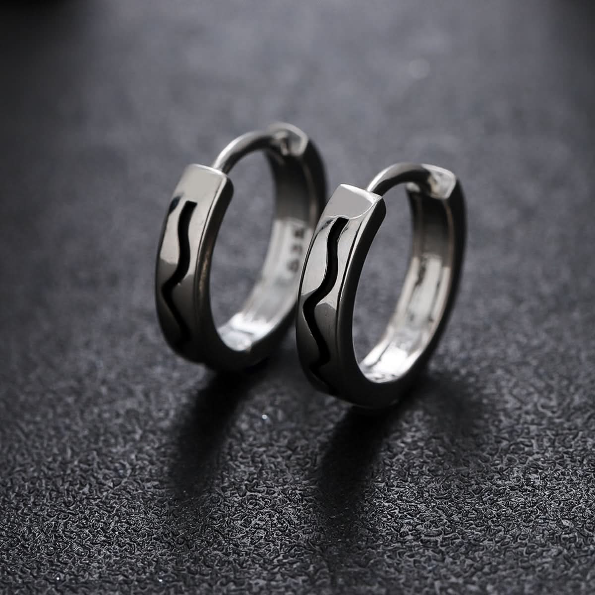Men’s Wavy Line Earrings – Minimalist Geometric Hoop