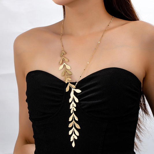 Korean Metal Leaf Pendant Necklace – Elegant Gold Sweater Chain for Women