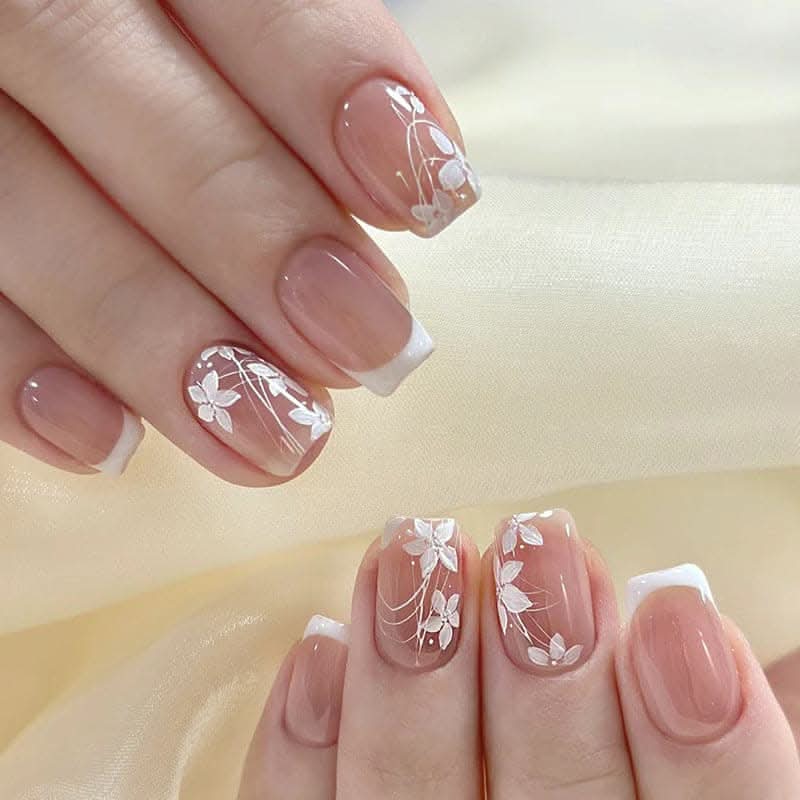 Simple Short White Flower Nail Art – Cute & Sweet Wearable False Nails