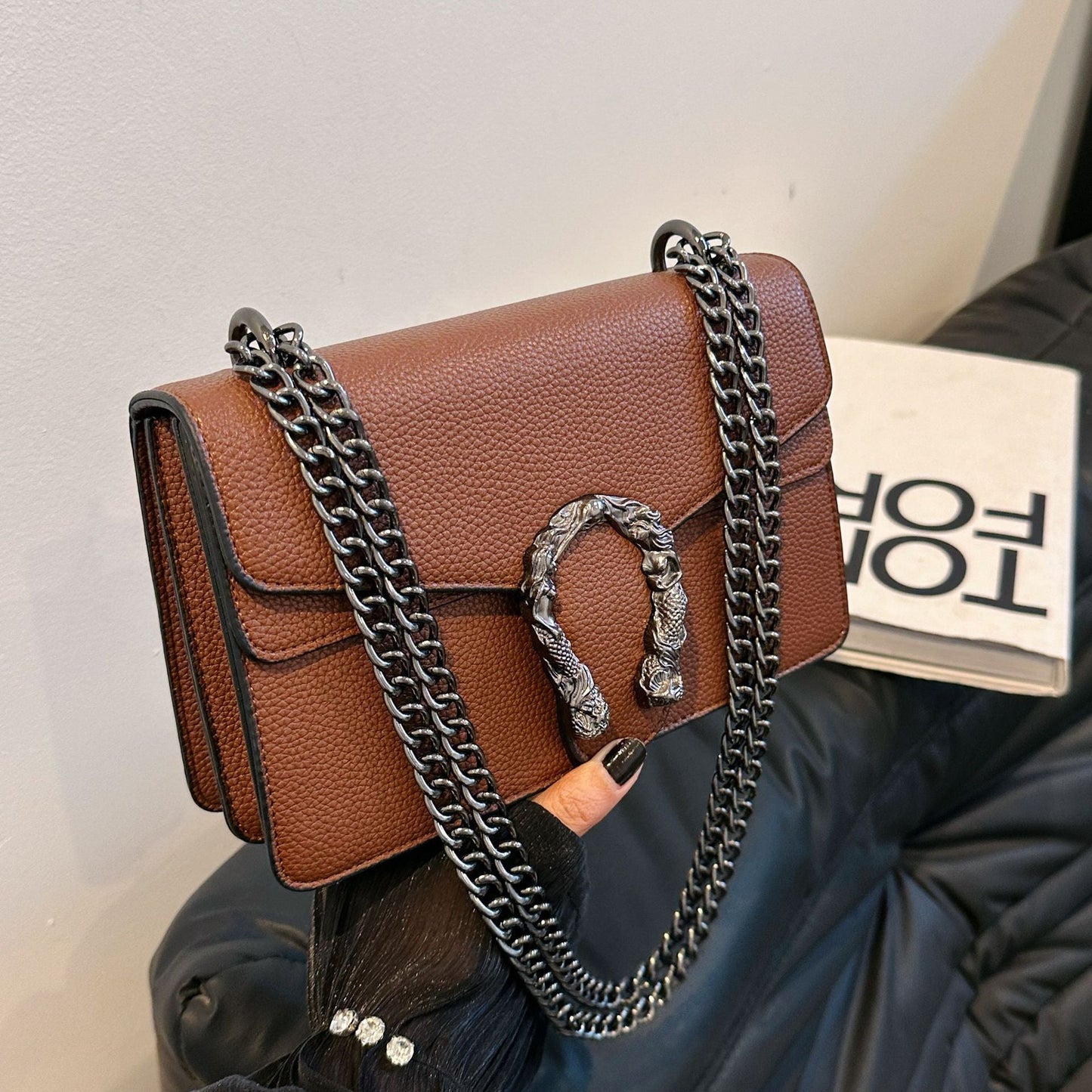 Luxury Chain Shoulder Bag for Women – Retro Stone Texture Medium Crossbody Bag