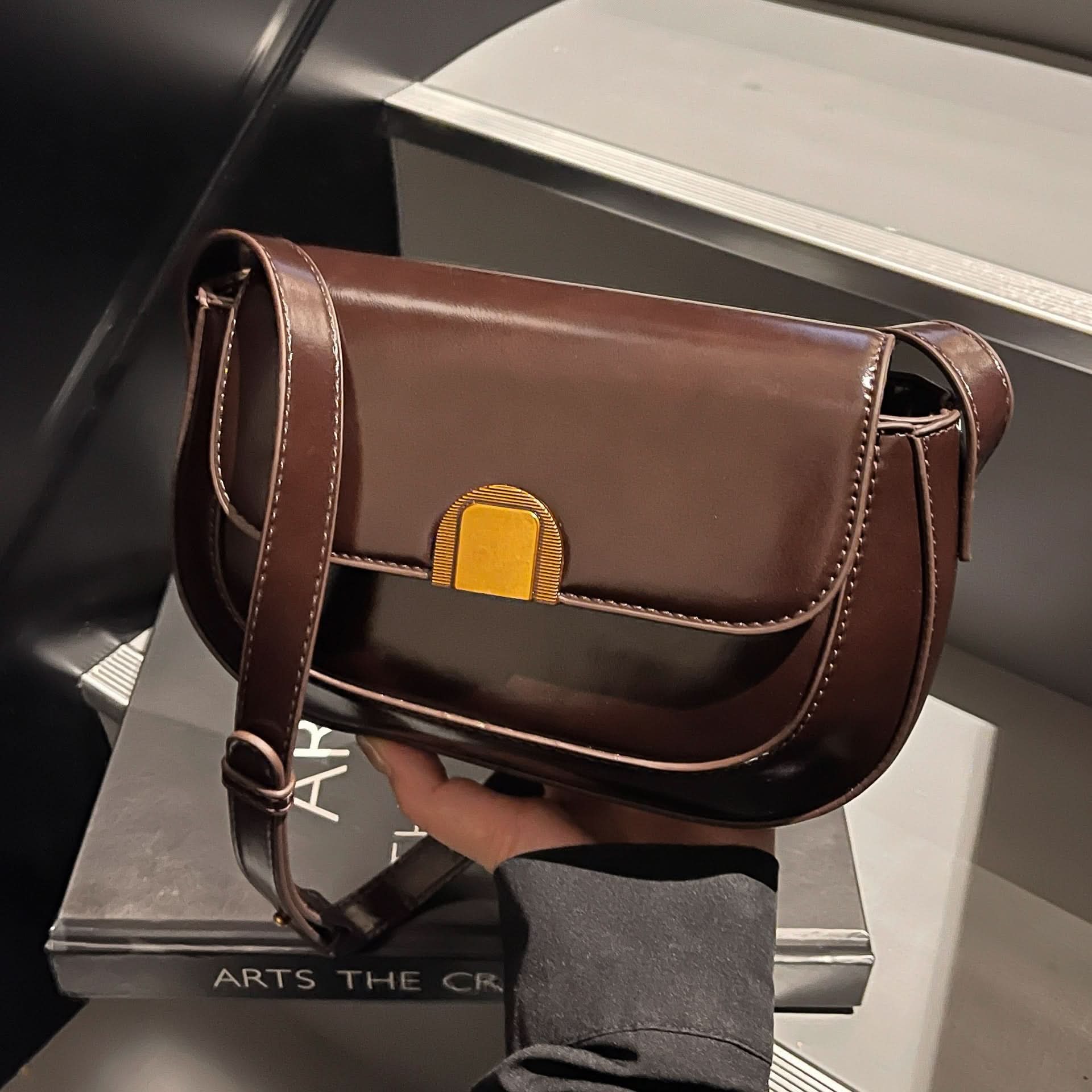 Women’s Trendy Retro Saddle Underarm Bag – Fashion PU Shoulder Messenger Bag