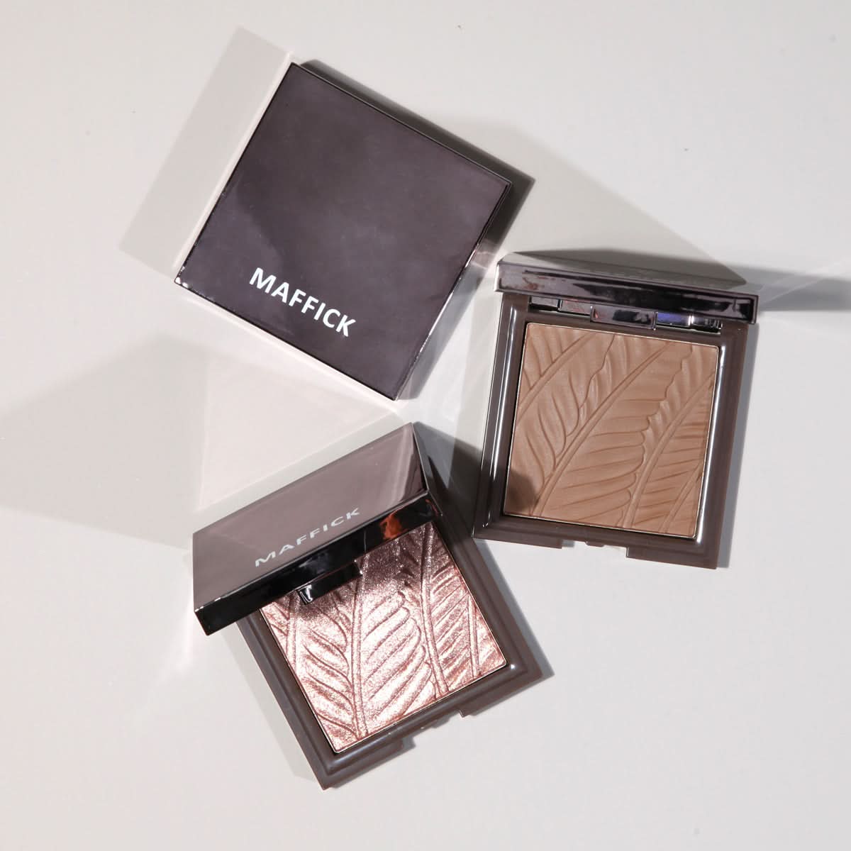 Earth Tone Eyeshadow – Long-Lasting Matte & Pearlescent Silver Powder