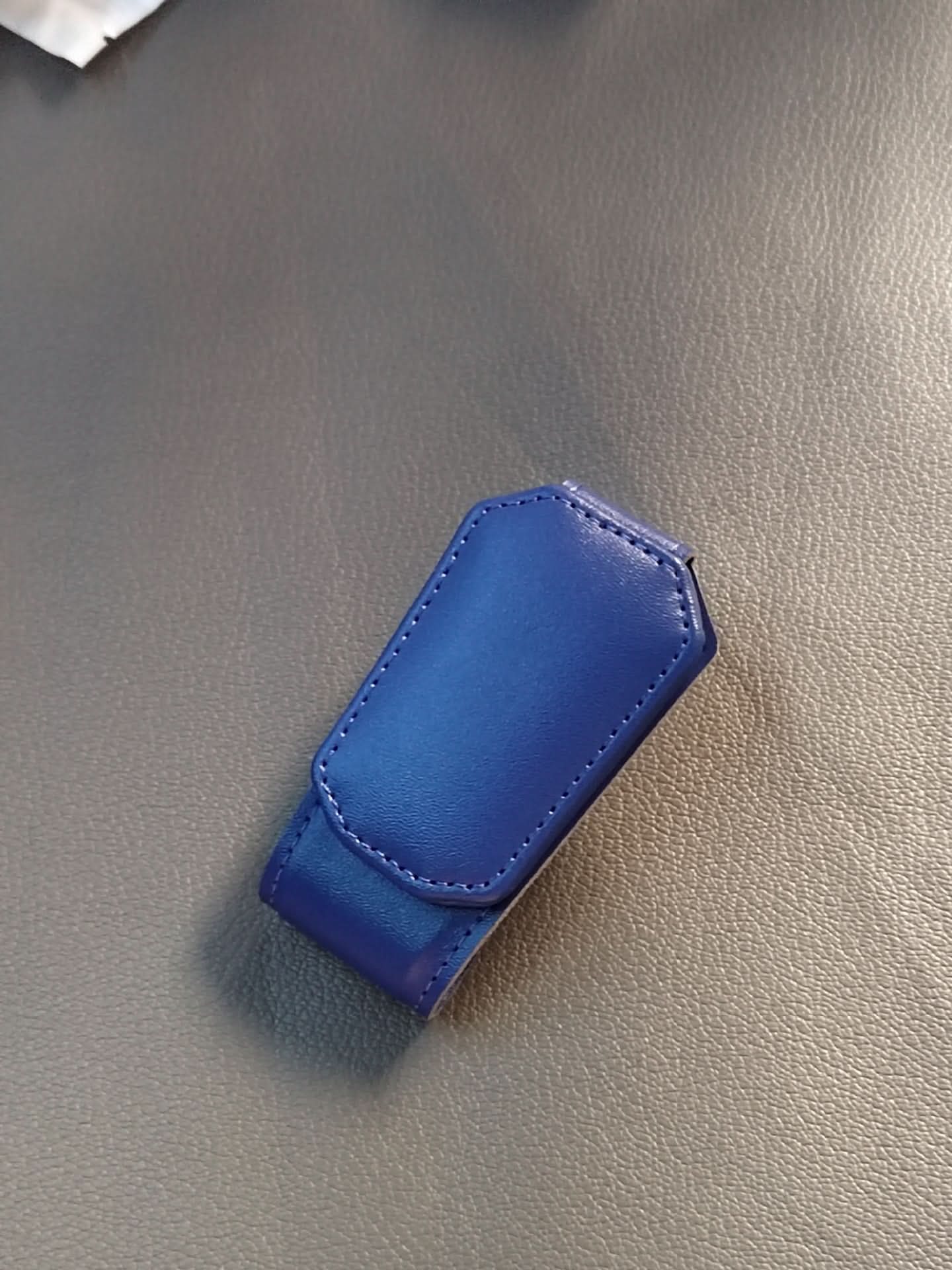 Luxury Leather Car Sunglasses Holder – Sun Visor Clip for Glasses & Cards