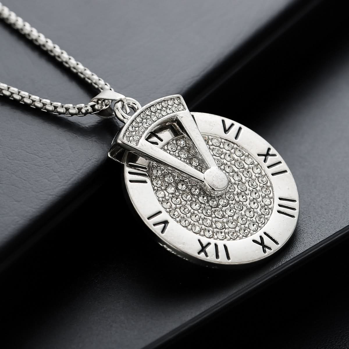 Men's Hip-hop Roman Numeral Necklace – Roulette Pendant