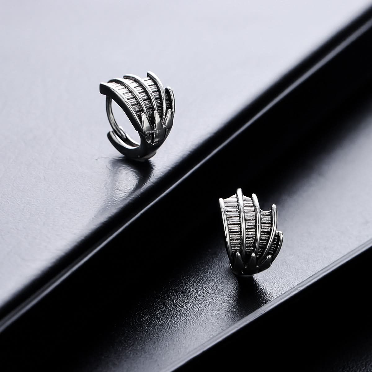 Hip-Hop Devil Wing Earrings – Edgy Geometric Ear Clips Unisex Jewelry