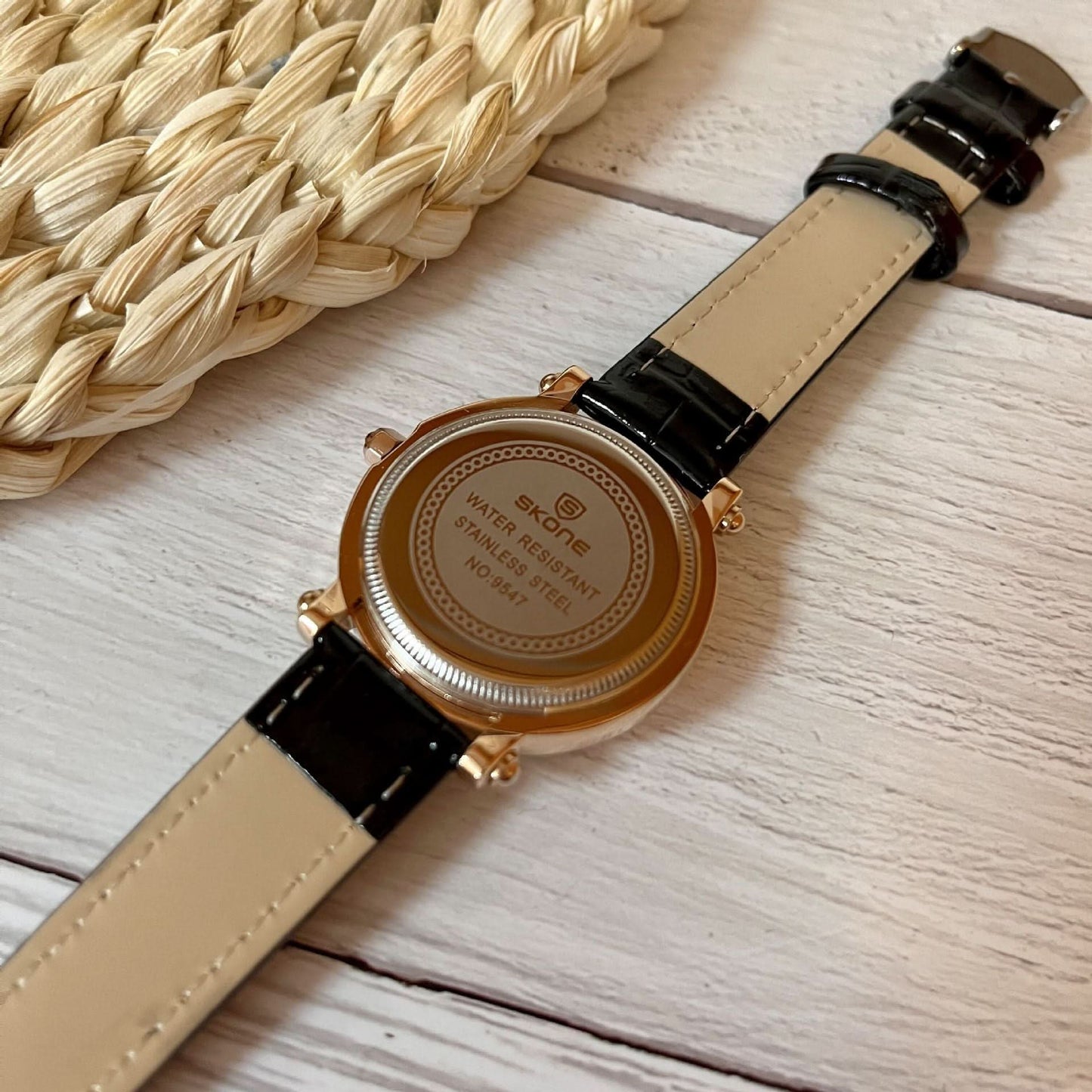 Time and Space Watch – Fashionable Gold Shell Belt Quartz for Women