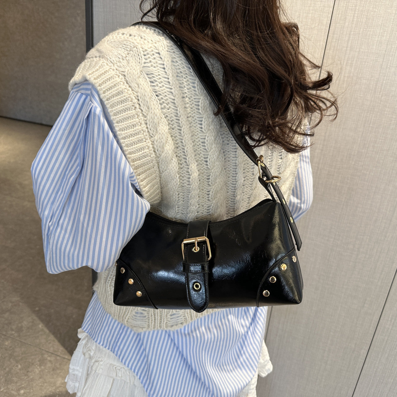 Women's Retro Rivet Shoulder Bag – PU Leather Medium Crossbody for Daily Wear