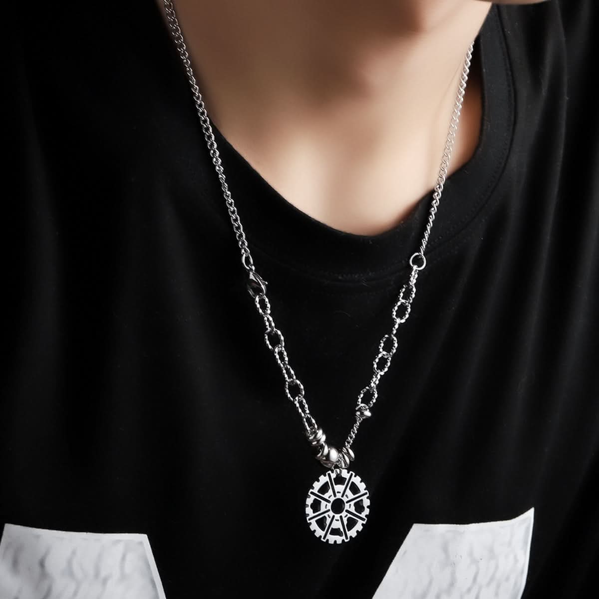 Men’s Gear Pendant Necklace – Hip-Hop Streetwear Chain