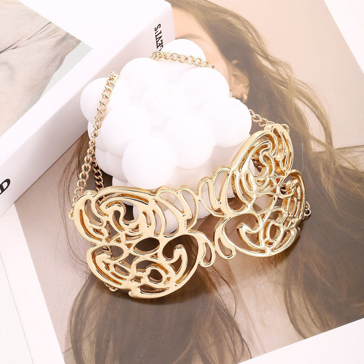 Butterfly Pendant Necklace – Trendy Hip-Hop Statement Jewelry for Women