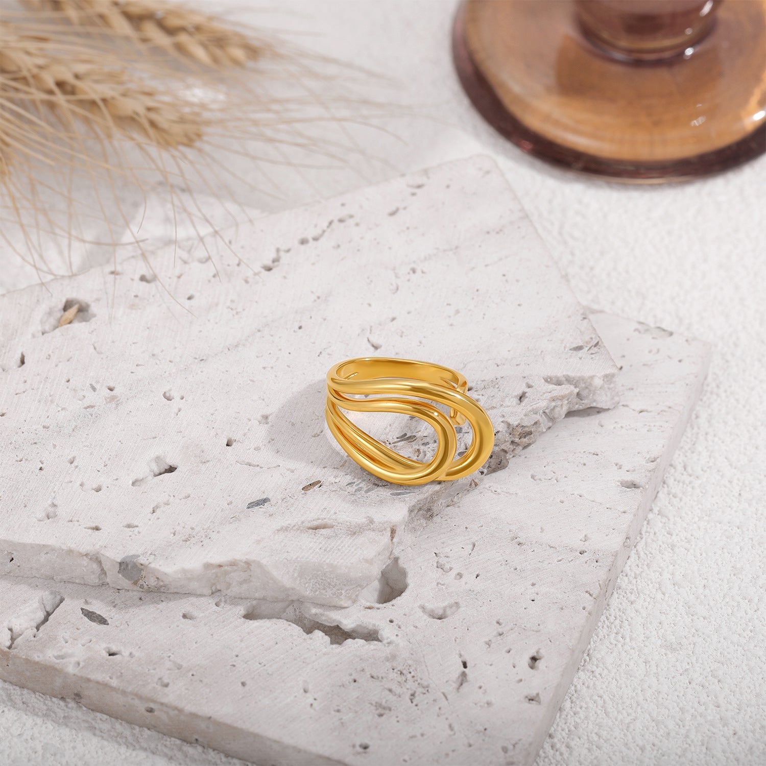 Bold Geometric Gold Curve Ring – Open Style Statement Jewelry for Women