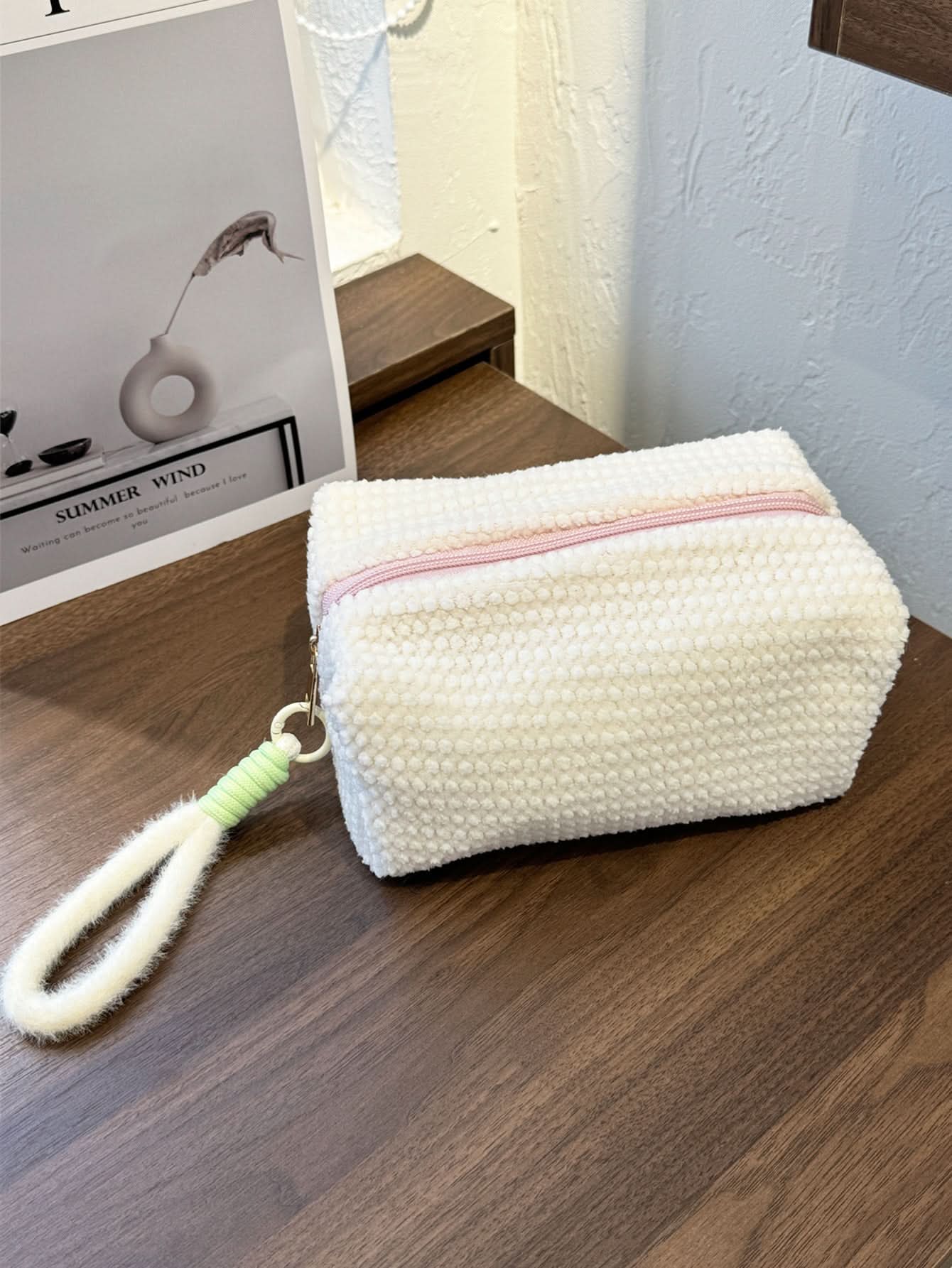 Plush Plaid Makeup Bag for Girls – Large-Capacity Travel Cosmetic Pouch