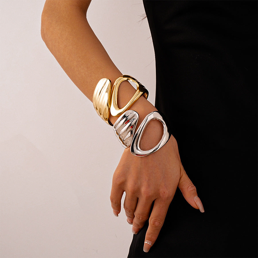 Modern Bold Fluid Curve Open Cuff Bracelet – Stylish Women’s Alloy Jewelry