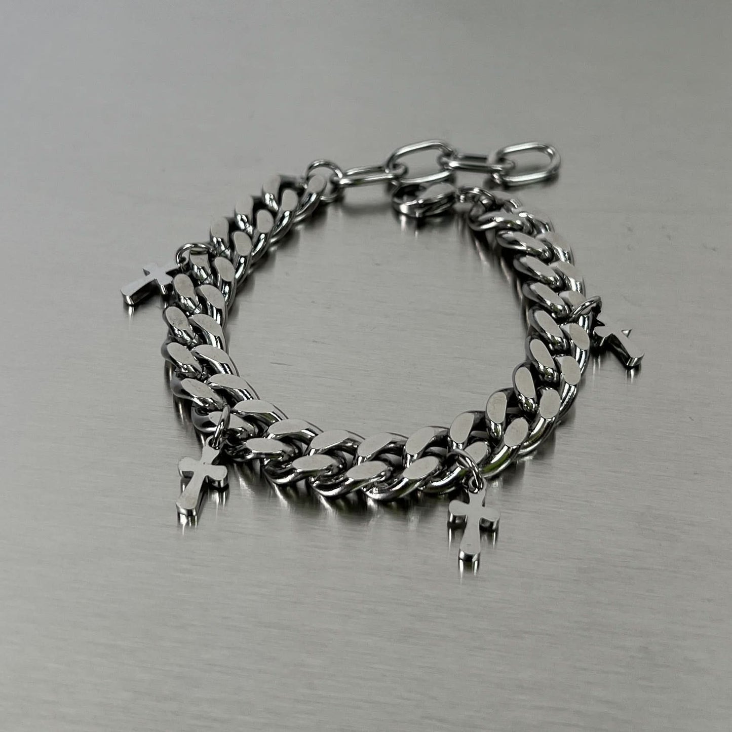 Men’s Trendy Titanium Steel Cuban Bracelet – Cross Chain Design