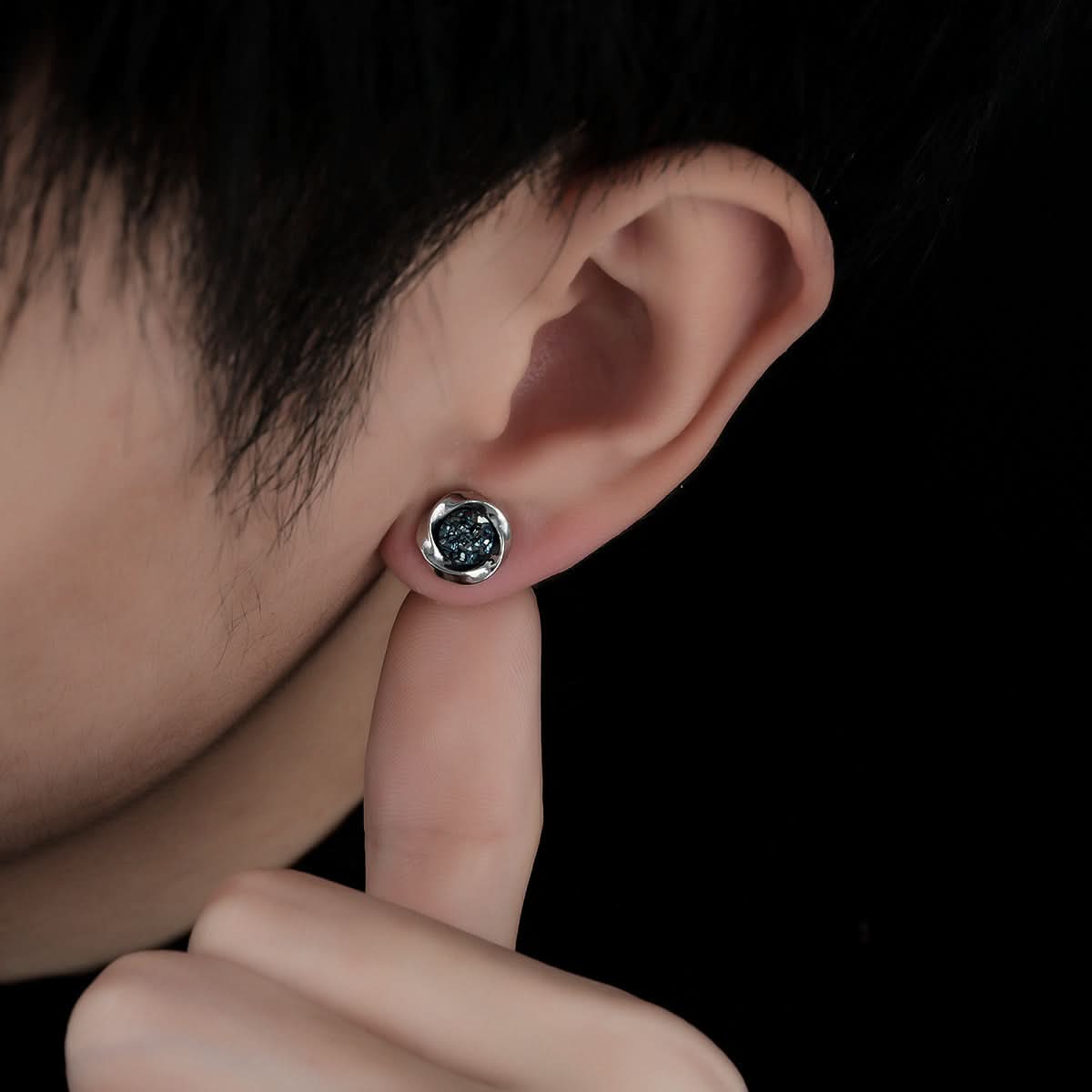 Magnetic Mobius Ear Clips – Unisex Fashion Earrings