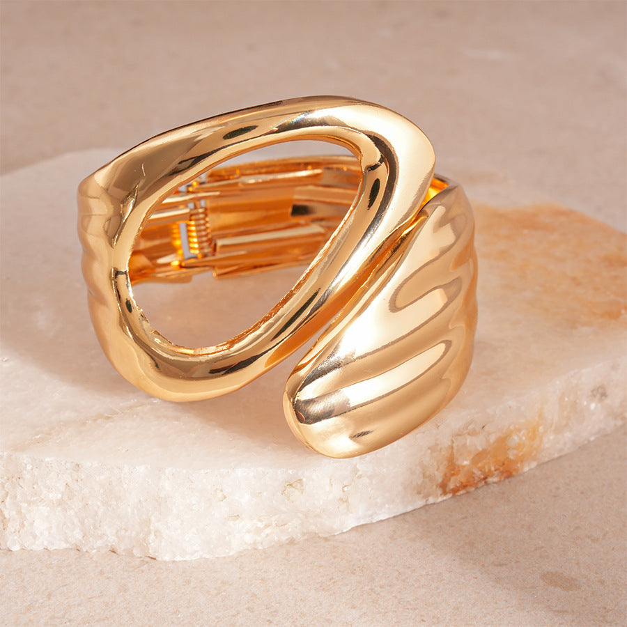 Modern Bold Fluid Curve Open Cuff Bracelet – Stylish Women’s Alloy Jewelry