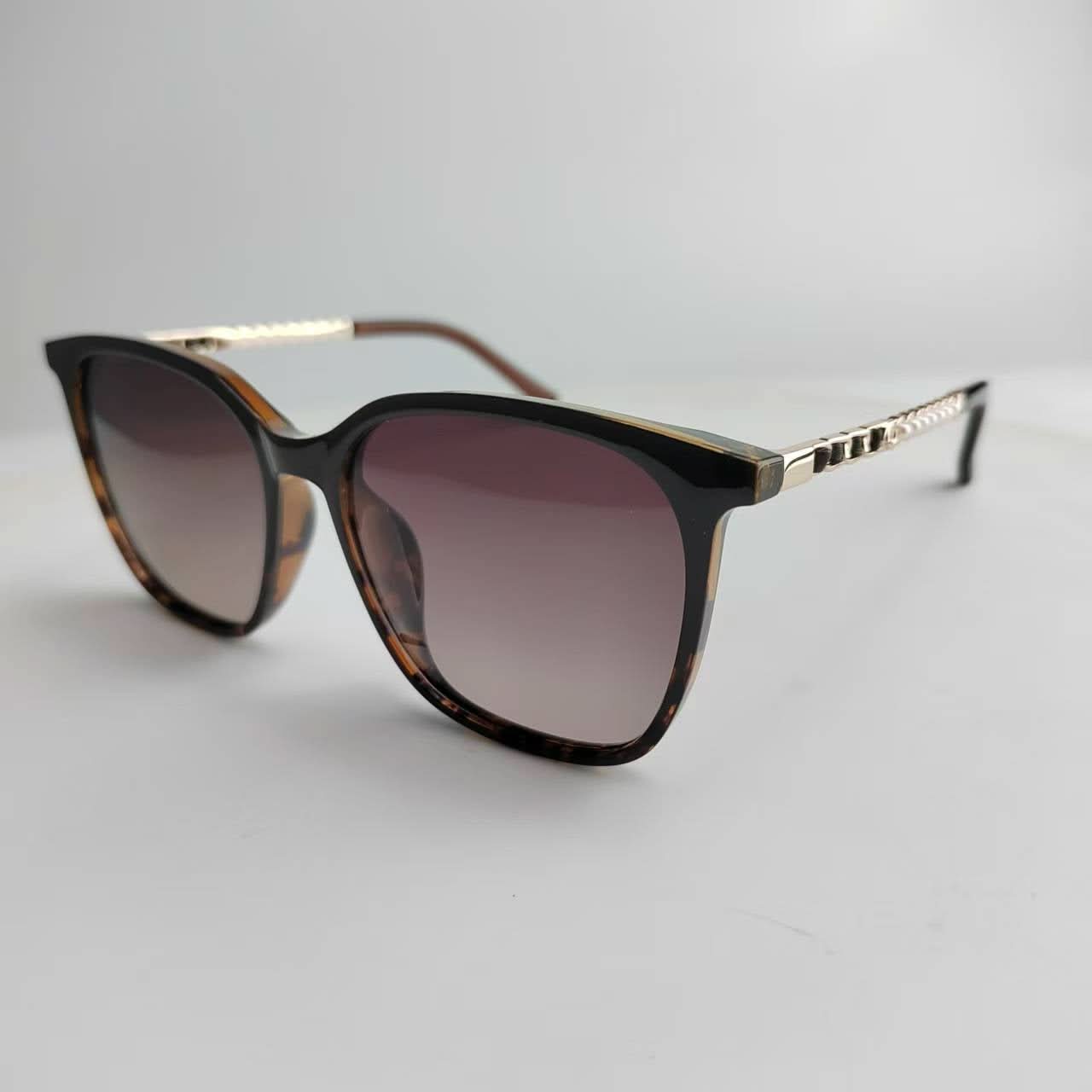 Premium Square Frame Sunglasses – Trendy UV Protection Shades for Women