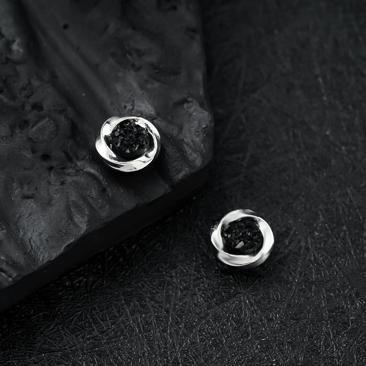 Magnetic Mobius Ear Clips – Unisex Fashion Earrings