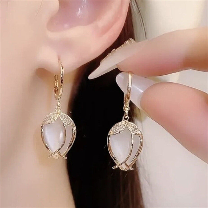 Tulip Cat’s Eye Earrings for Women – Trendy Geometric Design