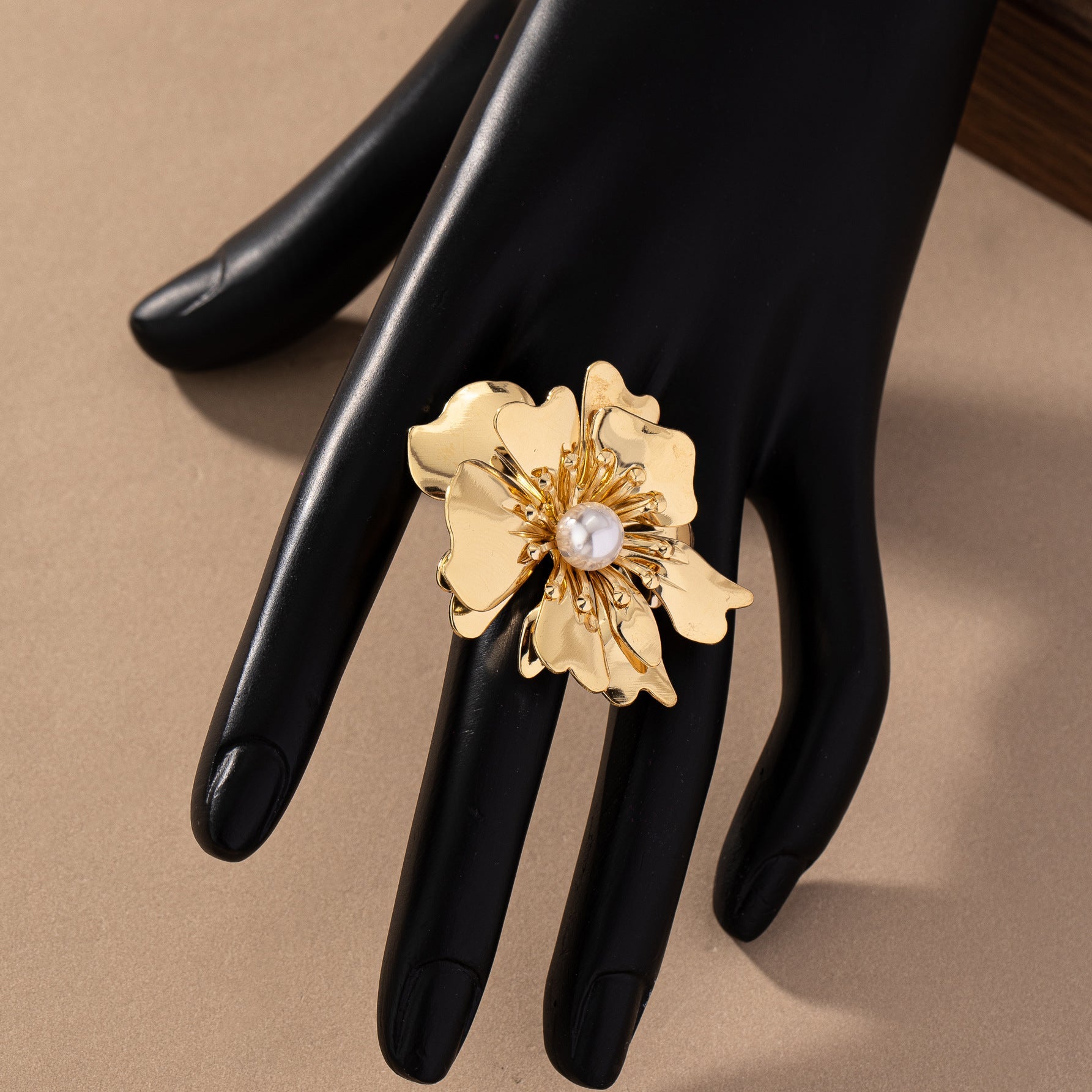 Vintage Floral Pearl Ring – Retro Gold Flower Statement Jewelry for Women