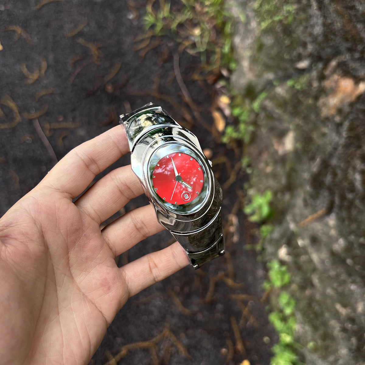 Men's Trendy Quartz Watch – Oval Dial Alloy Strap, Waterproof Fashion Timepiece