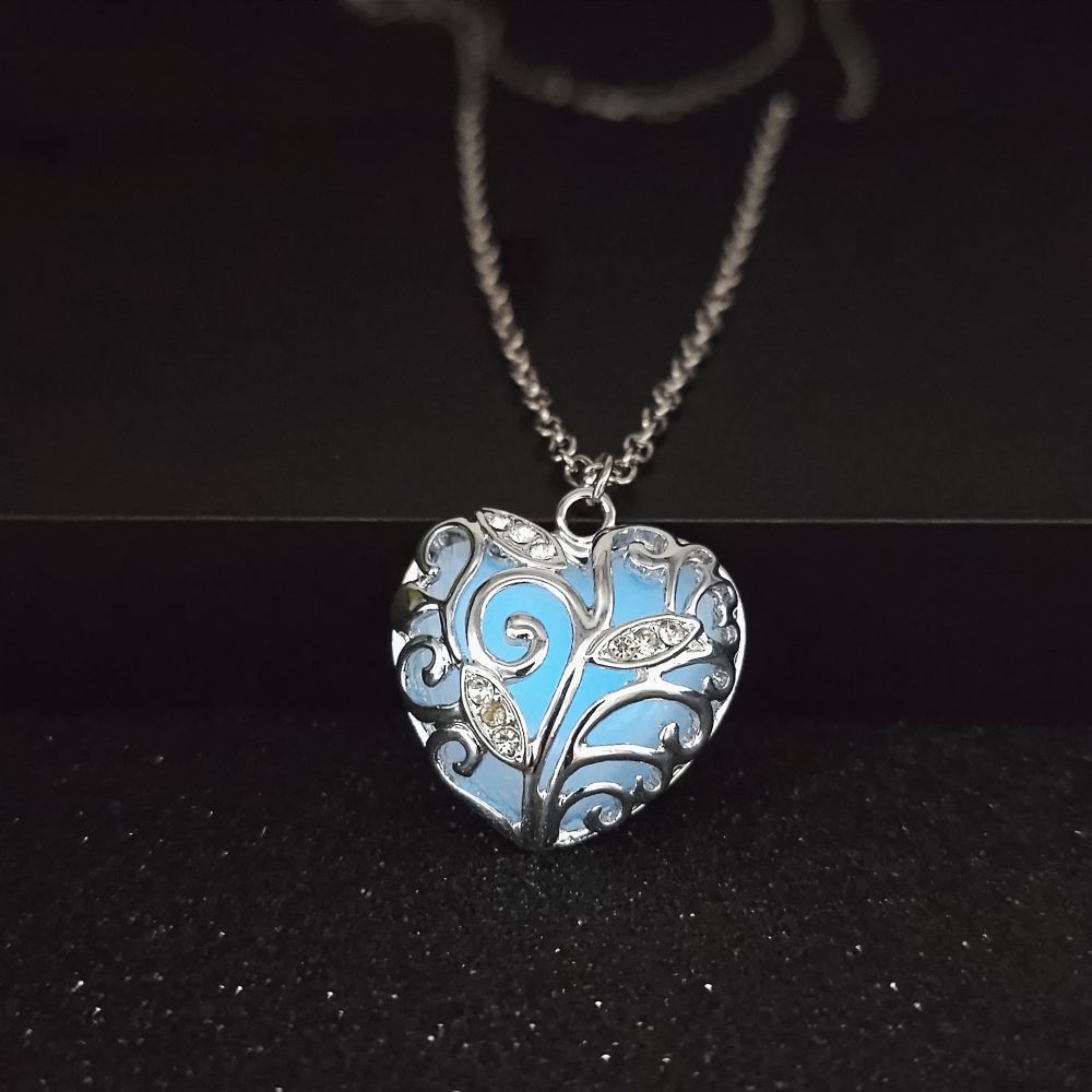 Luminous Heart Ocean Pendant Necklace – Titanic-Inspired Love Unisex Jewelry