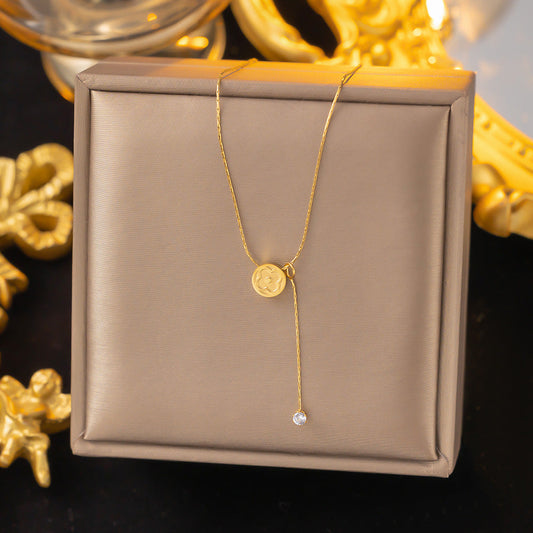 Four-Leaf Clover Pendant Necklace – Light Luxury Titanium Steel Clavicle Chain for Women